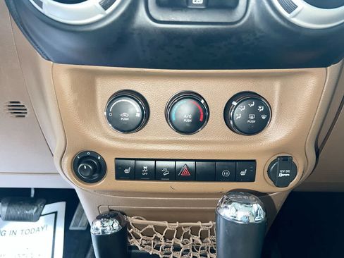 Used 2012 Jeep Wrangler Unlimited Sahara AWD/4WD image 19