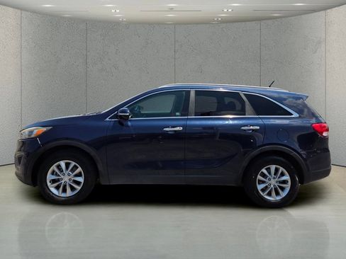 Used 2016 Kia Sorento FWD image 2