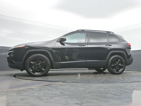 Used 2017 Jeep Cherokee Altitude image 46
