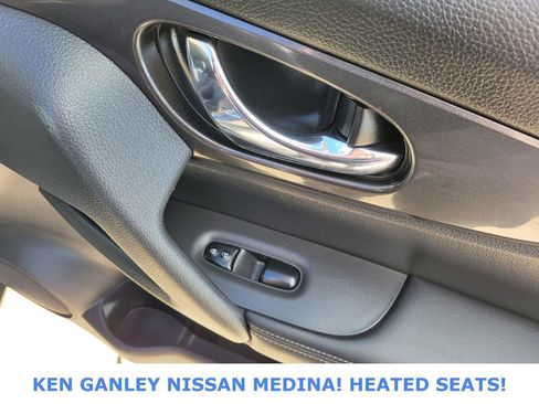 Used 2019 Nissan Rogue SV image 51