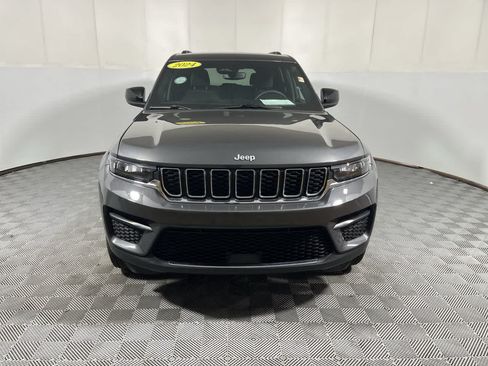 Used 2024 Jeep Grand Cherokee Laredo AWD/4WD image 3