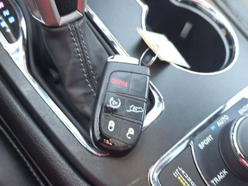 Used 2019 Jeep Grand Cherokee SRT image 24