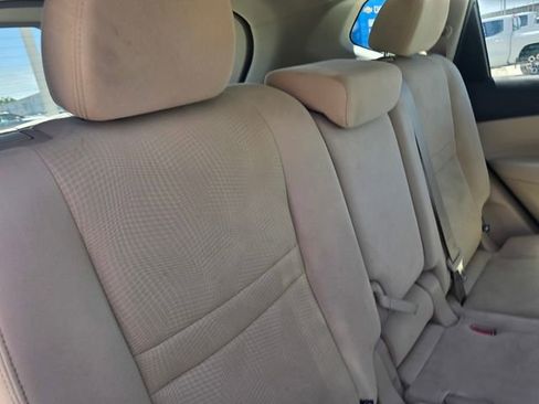 Used 2016 Nissan Rogue SV w/ SV Moonroof Package AWD/4WD image 17