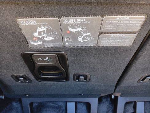 Used 2026 Kia Carnival FWD image 29
