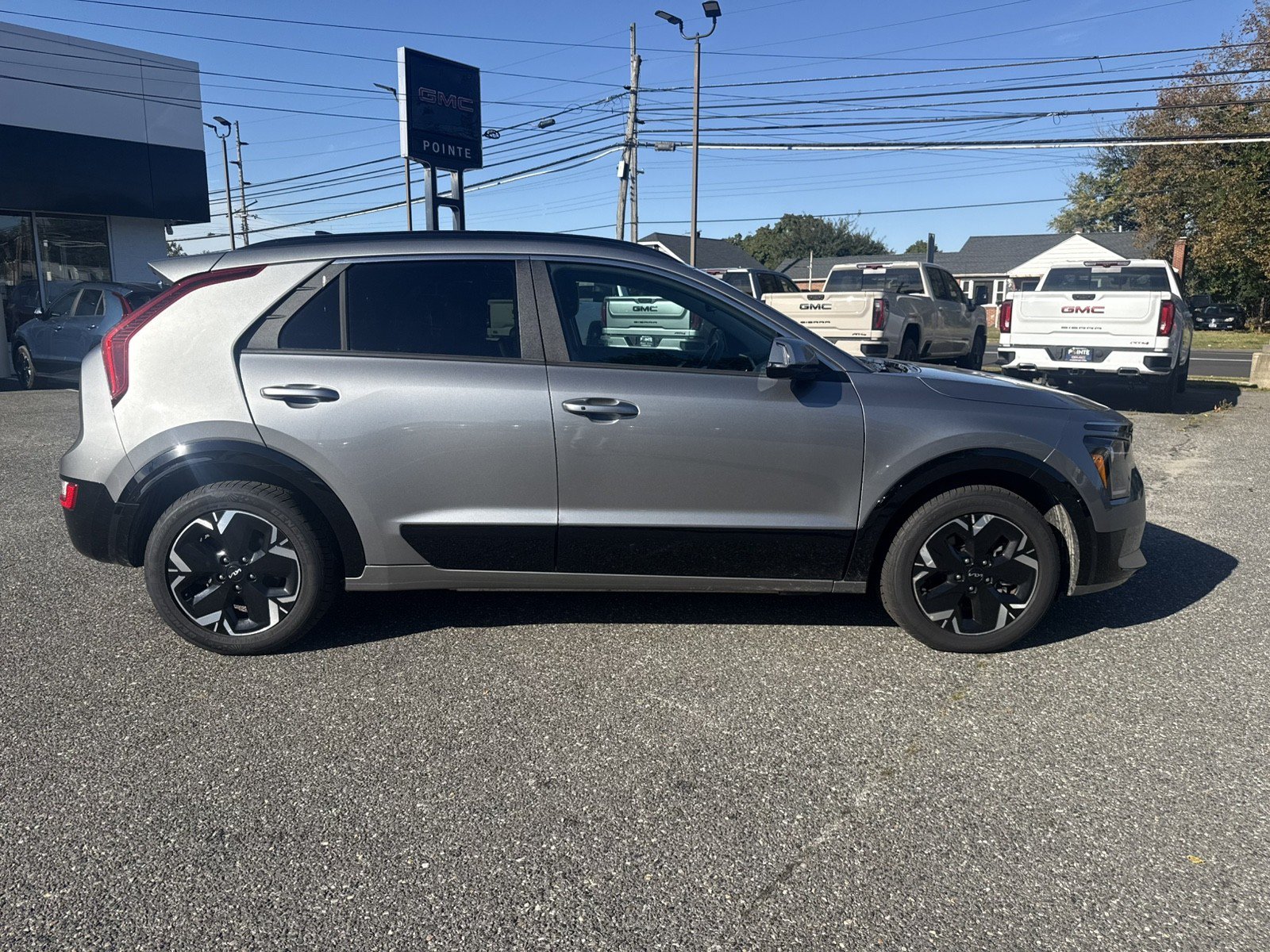 Used 2023 Kia Niro Wind w/ Wind Preserve Package FWD image 2