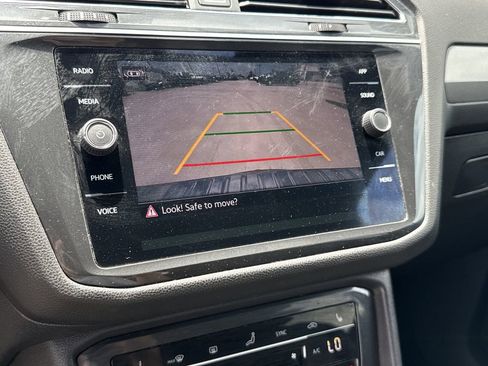 Used 2022 Volkswagen Tiguan SE R-Line FWD image 18