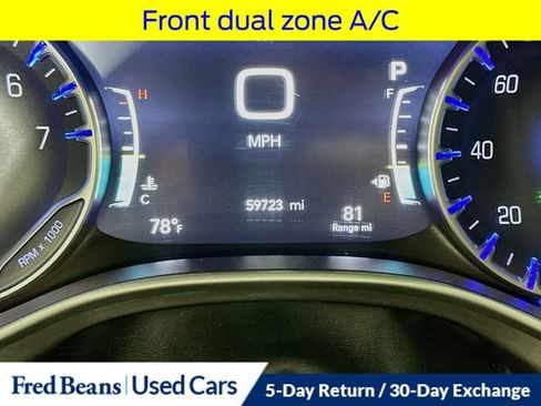 Used 2024 Chrysler Pacifica Touring-L FWD image 15