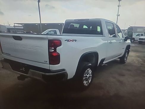 Used 2025 Chevrolet Silverado 2500 LT w/ Convenience Package AWD/4WD image 3