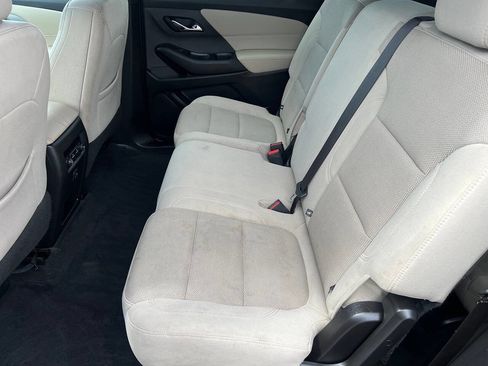 Used 2022 Chevrolet Traverse LS AWD/4WD image 11