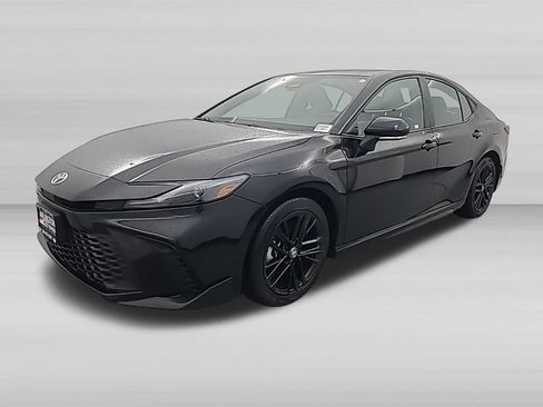 Used 2025 Toyota Camry SE FWD image 8