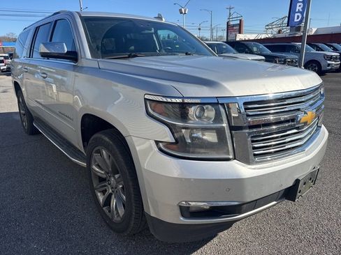 Used 2015 Chevrolet Suburban LTZ image 3