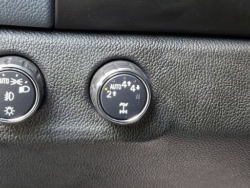 Used 2018 Chevrolet Colorado Z71 AWD/4WD image 25
