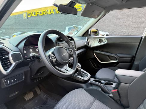 Used 2024 Kia Soul LX image 15