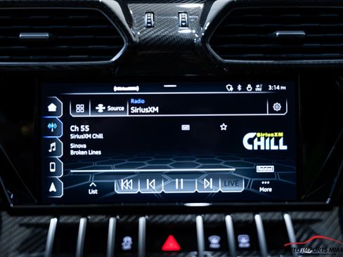 Used 2022 Lamborghini Urus AWD/4WD image 70