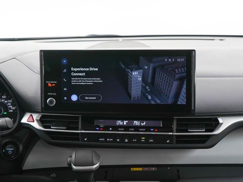 Used 2025 Toyota Sienna FWD image 16