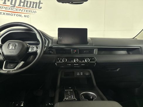 Used 2025 Honda Pilot Elite image 27