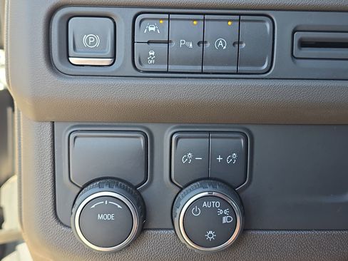 Used 2023 Chevrolet Suburban LT image 26