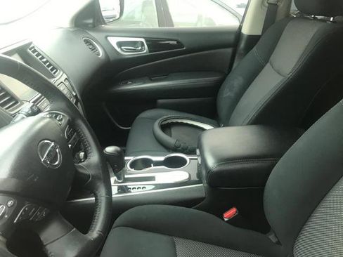 Used 2019 Nissan Pathfinder SV image 7
