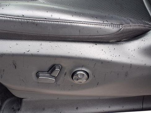 Used 2024 Chrysler Pacifica Touring-L FWD image 4