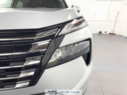 Used 2025 Nissan Rogue SV FWD image 11