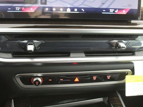 New 2026 BMW X5 xDrive40i w/ Climate Comfort Package image 17