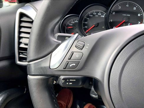Used 2014 Porsche Cayenne Platinum Edition AWD/4WD image 27