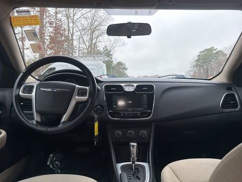 Used 2011 Chrysler 200 Touring w/ Cold Weather Group image 10