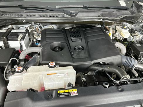Used 2024 Toyota Tundra Limited w/ Power Package AWD/4WD image 33
