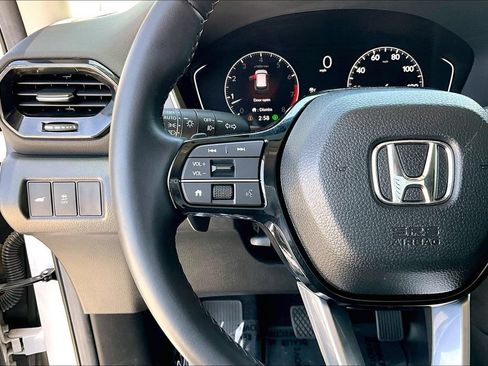 Used 2025 Honda Pilot EX-L image 11