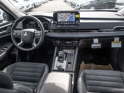 New 2025 Mitsubishi Outlander 4WD Plug-In Hybrid image 19