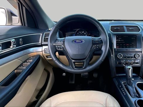 Used 2017 Ford Explorer XLT w/ Equipment Group 202A FWD image 6