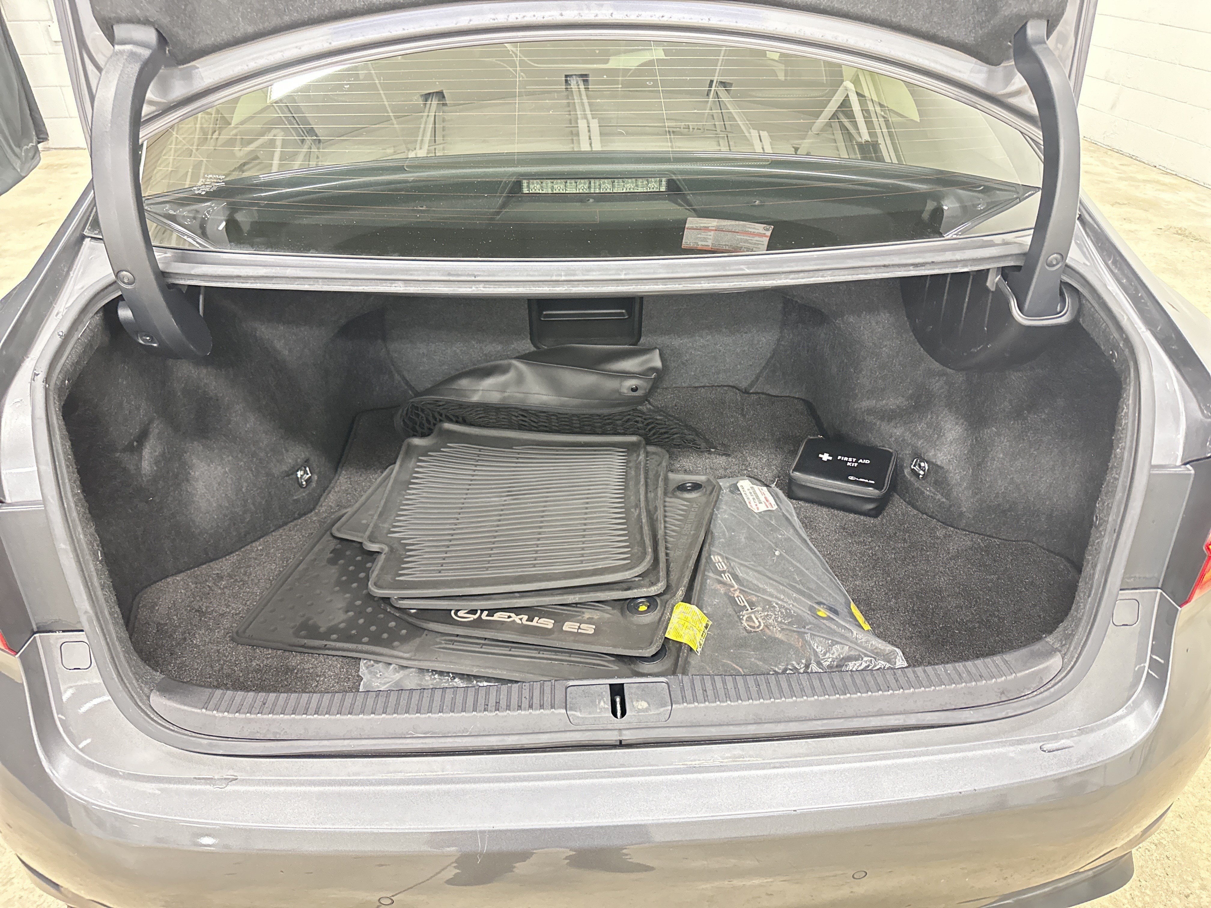 Used 2017 Lexus ES 350 w/ Luxury Package FWD image 32