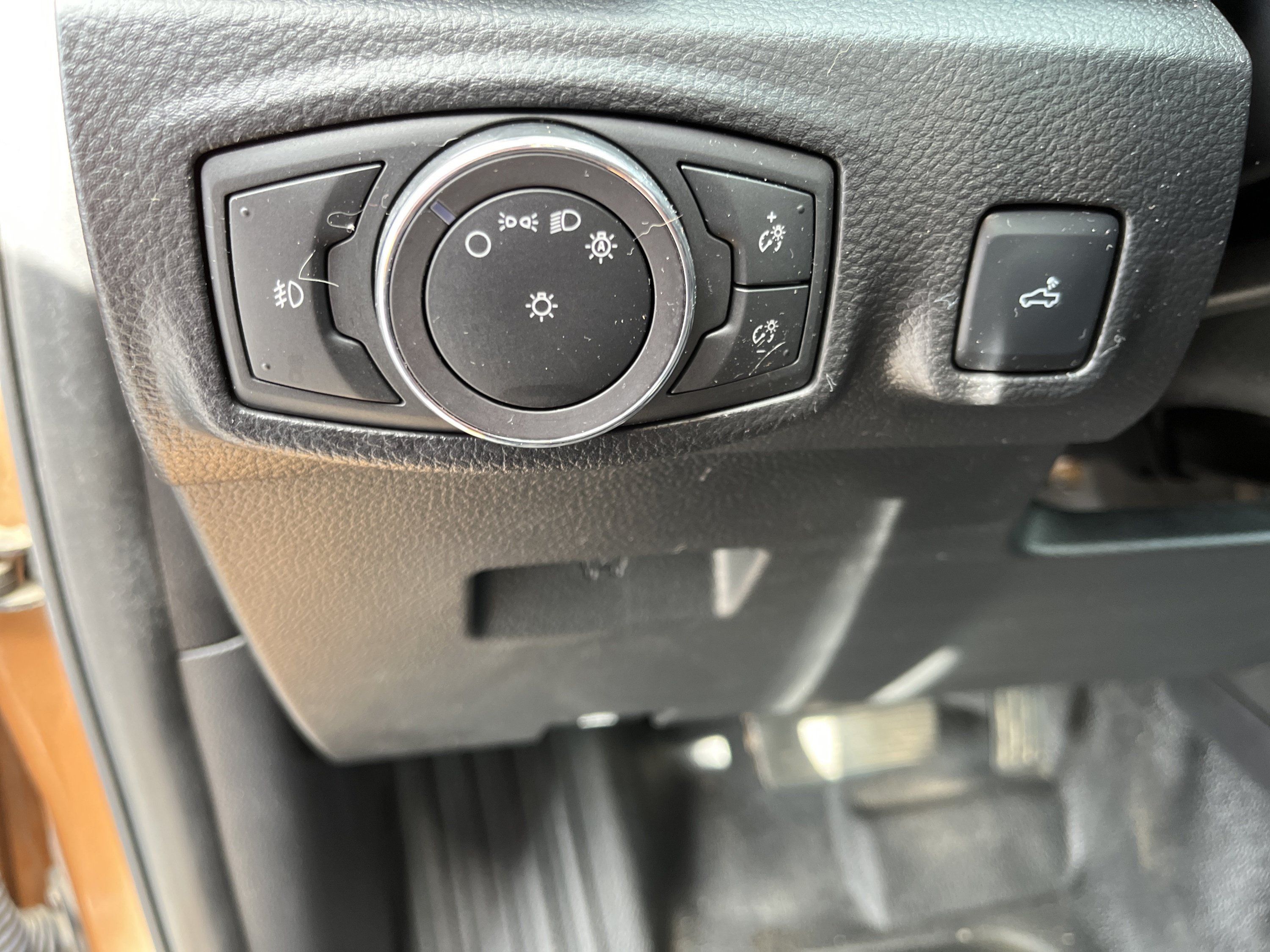 Used 2019 Ford Ranger XL w/ Equipment Group 101A Mid AWD/4WD image 17