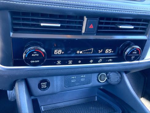 Used 2024 Nissan Rogue SV image 32