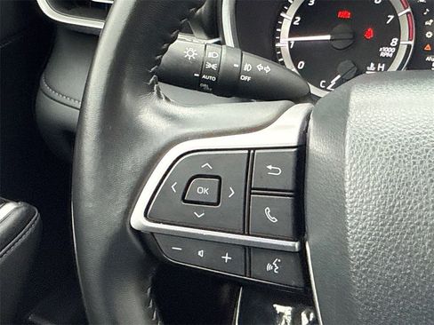 Used 2023 Toyota Highlander XLE image 25
