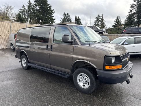 Used 2016 Chevrolet Express 2500 image 21
