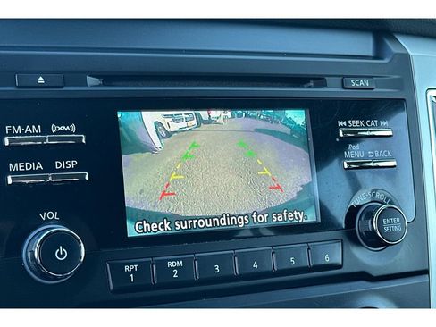 Used 2018 Nissan Titan SV image 20