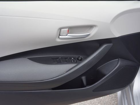 Used 2020 Toyota Corolla LE image 11