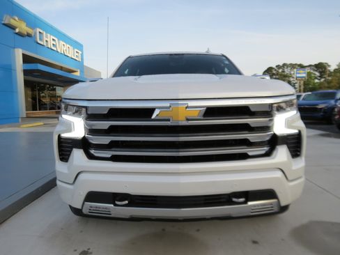 Used 2025 Chevrolet Silverado 1500 High Country image 9