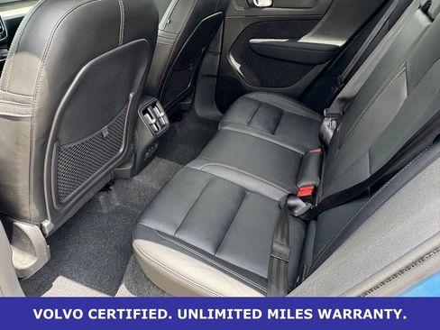 Certified 2025 Volvo XC40 B5 Plus AWD/4WD image 28