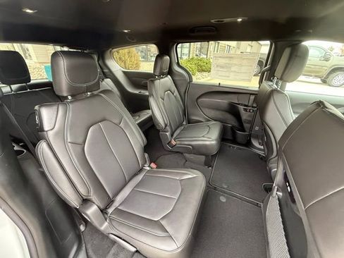 New 2026 Chrysler Pacifica Select w/ S Appearance Package image 11