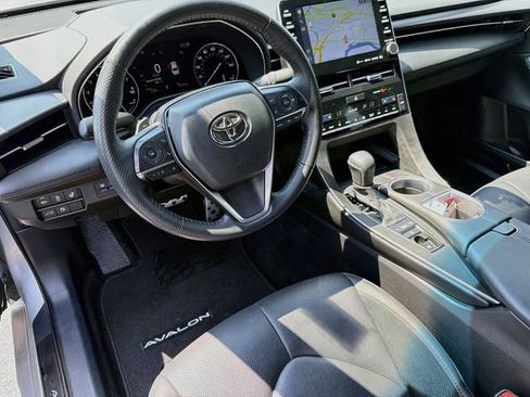 Used 2022 Toyota Avalon Touring w/ Carpet Mat Package (TMS) FWD image 9
