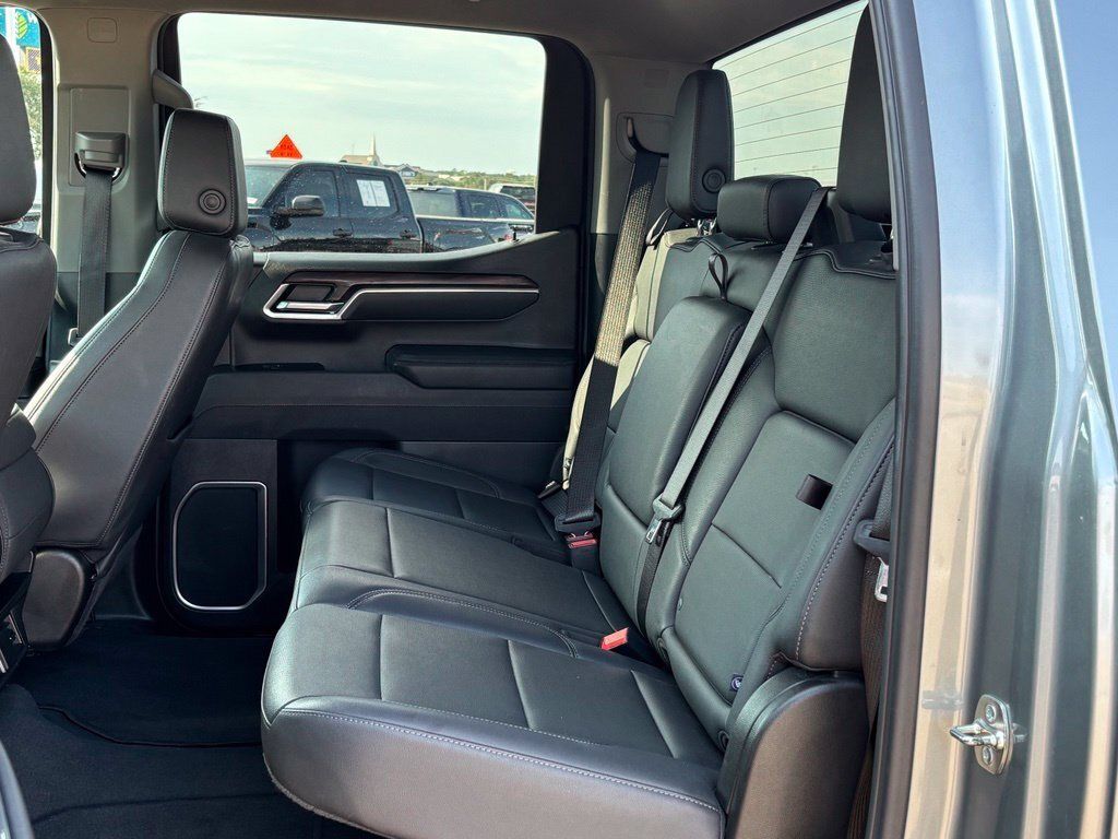 Used 2025 GMC Sierra 1500 SLT RWD image 15