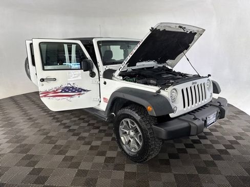 Used 2017 Jeep Wrangler Unlimited Rubicon AWD/4WD image 14