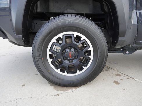 Used 2024 Toyota Tacoma TRD Off-Road image 11