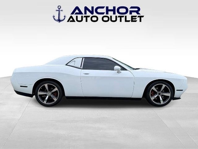 Used 2017 Dodge Challenger SXT w/ Blacktop Package RWD image 9