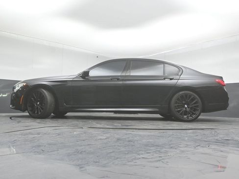 Used 2022 BMW 750i xDrive w/ M Sport Package image 39