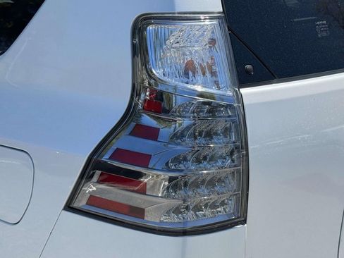 Used 2023 Lexus GX 460 Premium w/ Premium Package AWD/4WD image 9