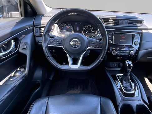 Used 2019 Nissan Rogue SV FWD image 6