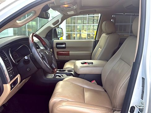 Used 2020 Toyota Sequoia Platinum RWD image 7